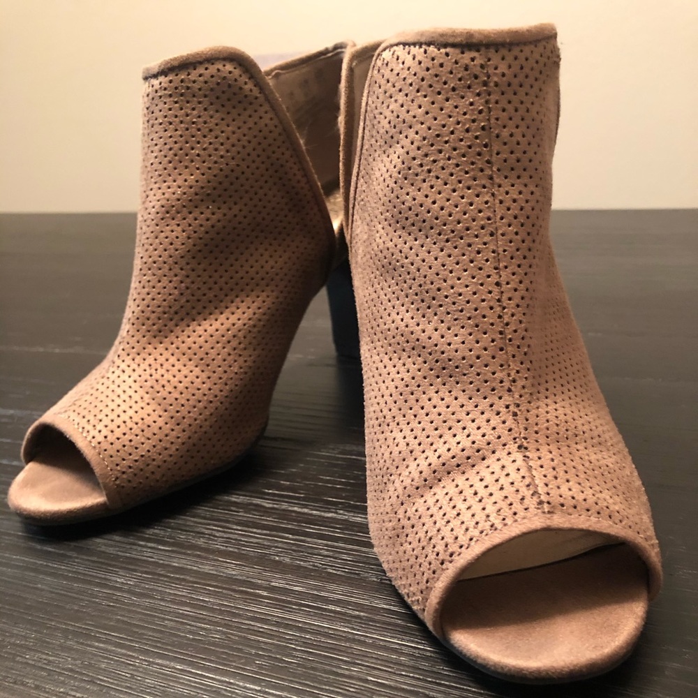 Life Stride Coana Peep Toe Taupe Bootie